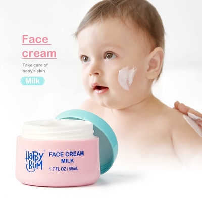 Bộ quà tặng tắm cho bé có thành phần dưỡng ẩm nhẹ nhàng và nâng niu Dâu tây